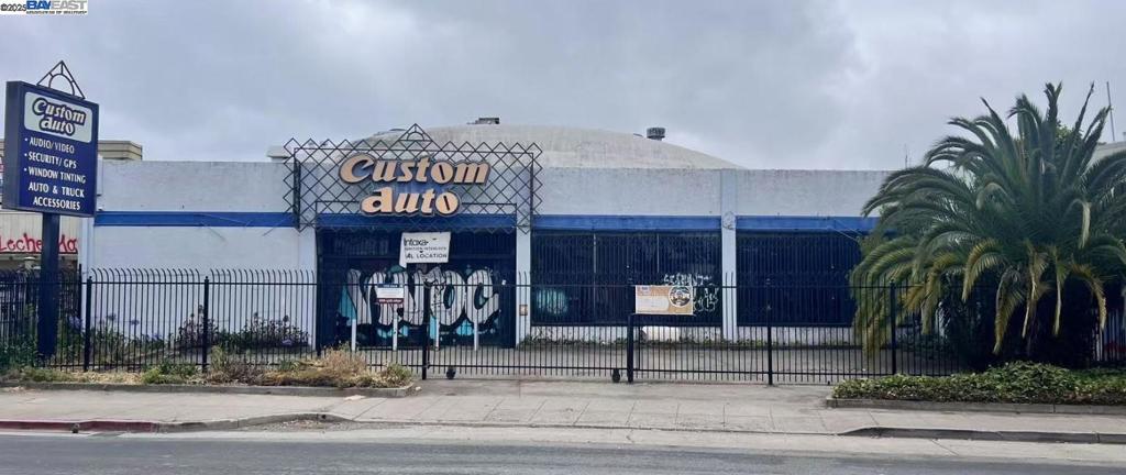 Green zone warehouse near Oakland airport. Close to Hwy 880 and coliseum.