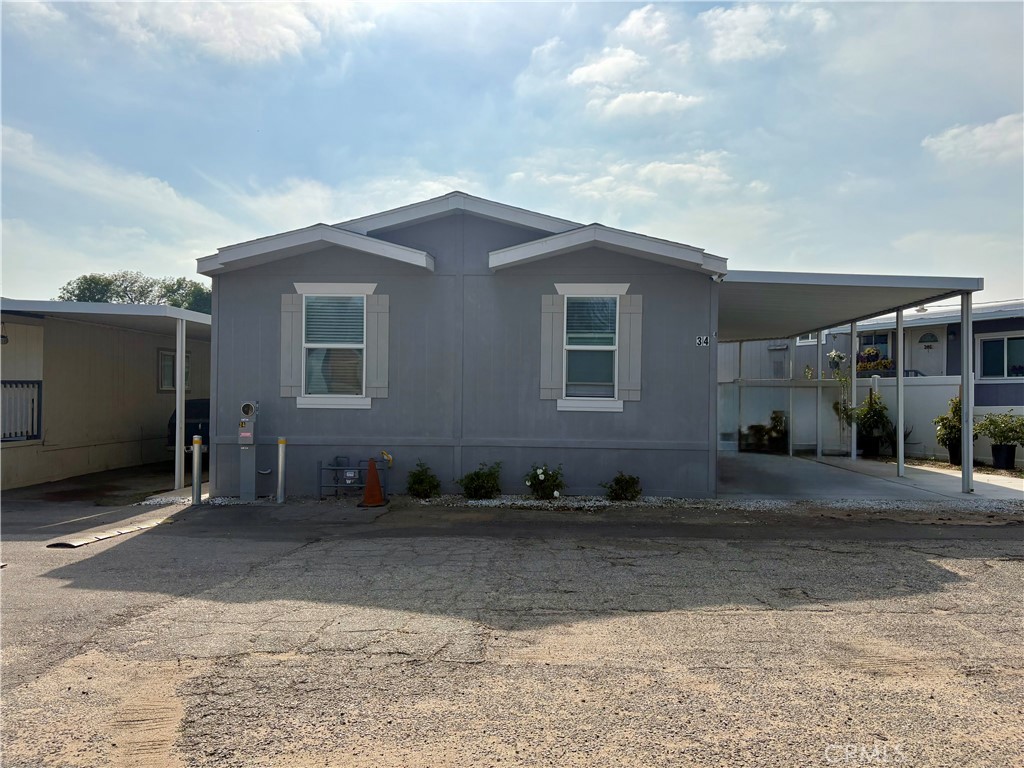 Newer 2019 3 bed 2 bath modular home located in Jurupa Valley. Walking distance from grocery stores, fast food, and entertainment. Well kept and very open. Outside you will find huge patio to provide adequate amount of shade fenced out with vinyl fencing. Beautiful views in a peaceful mobil home park. Amenities include a pool and schools are nearby.