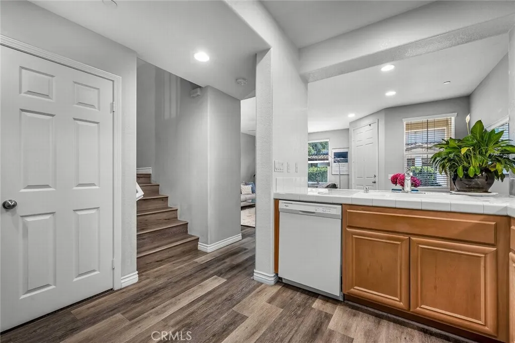 Newbury Park, California 91320, United States, 2 Bedrooms Bedrooms, ,3 BathroomsBathrooms,Residential,Active,232282