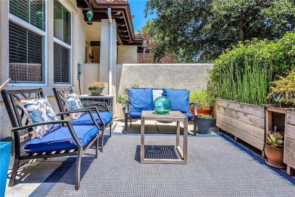Photo of 154 Via Katrina, Newbury Park, CA 91320 (MLS # SR25244708)