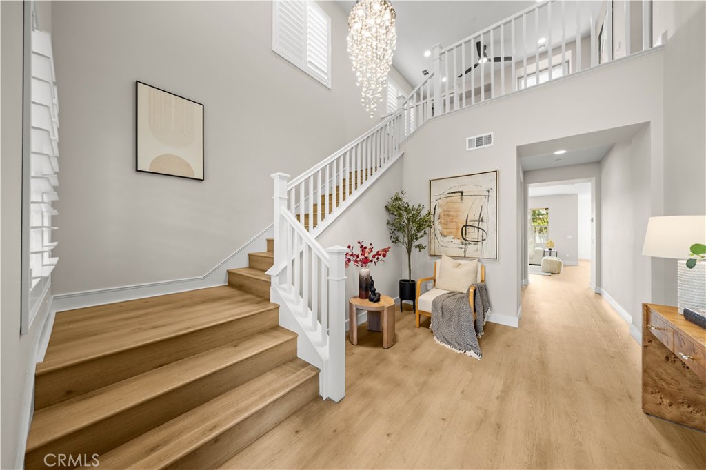 1 Intriga Court