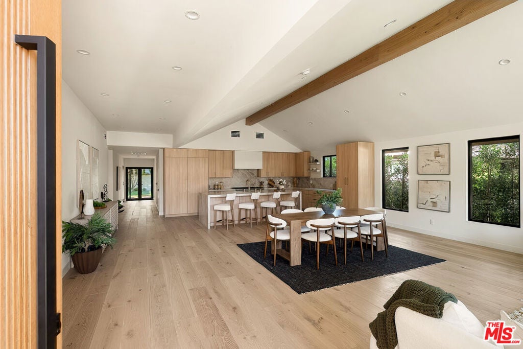 Photo of 13949 Cumpston Street, Sherman Oaks, CA 91401 (MLS # 26842435)