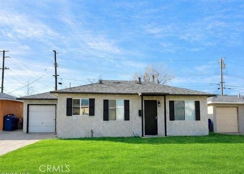 Photo of 44411 Kingtree Ave, Lancaster, CA 93534 (MLS # SR26062577)