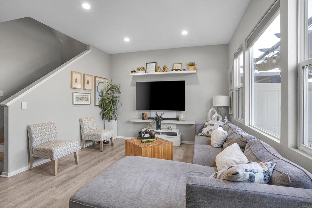 6363 Avenida De Las Vistas 4