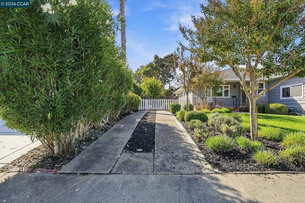 3738 Vineyard Ave