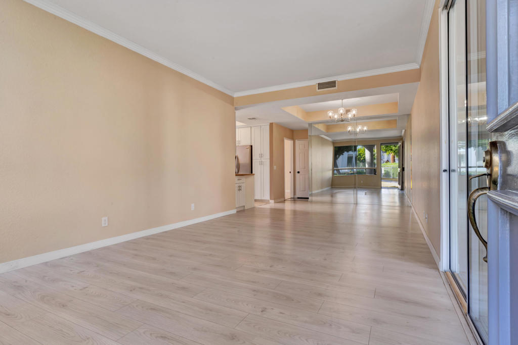 401 S El Cielo Road 25