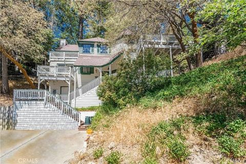 Photo of 26333 Walnut Hills Dr Dr, Lake Arrowhead, CA 92352 (MLS # IG25242798)