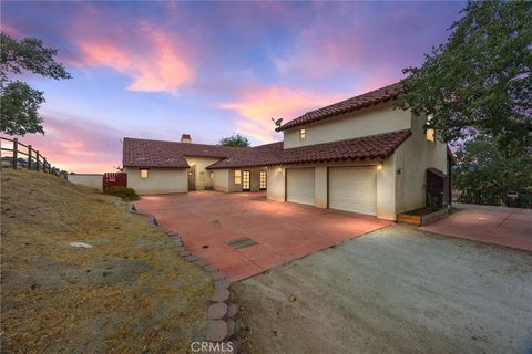 Photo of 30721 Condor Place, Tehachapi, CA 93561 (MLS # PI25242084) Photo of 30721 Condor Place, Tehachapi, CA 93561 (MLS # PI25242084)