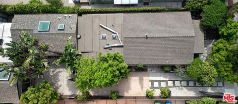 Photo of 1014 Oakwood Avenue, Venice, CA 90291 (MLS # 26693089)