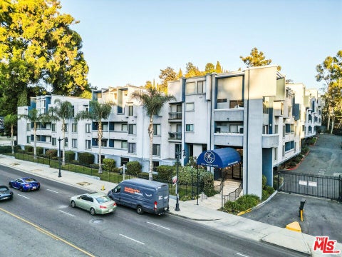 Photo of 1940 N Highland Avenue #21, Los Angeles, CA 90068 (MLS # 26102615)