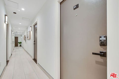 Photo of 946 S Ridgeley Drive #205, Los Angeles, CA 90036 (MLS # 26866943)