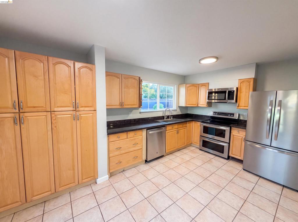 112 Aster Ct CT, Hercules CA 94547