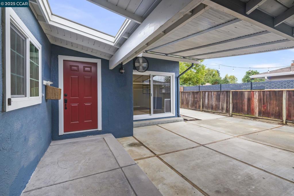 DANAESATES - Residential Lease