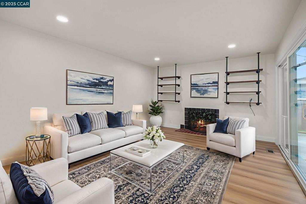 DANAESATES - Residential Lease