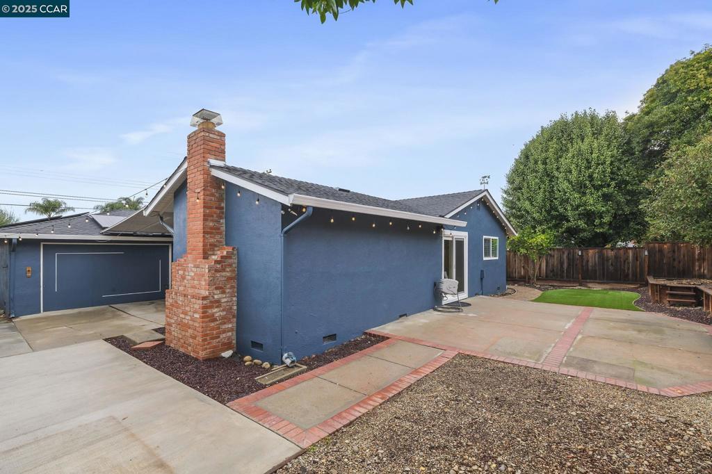 DANAESATES - Residential Lease