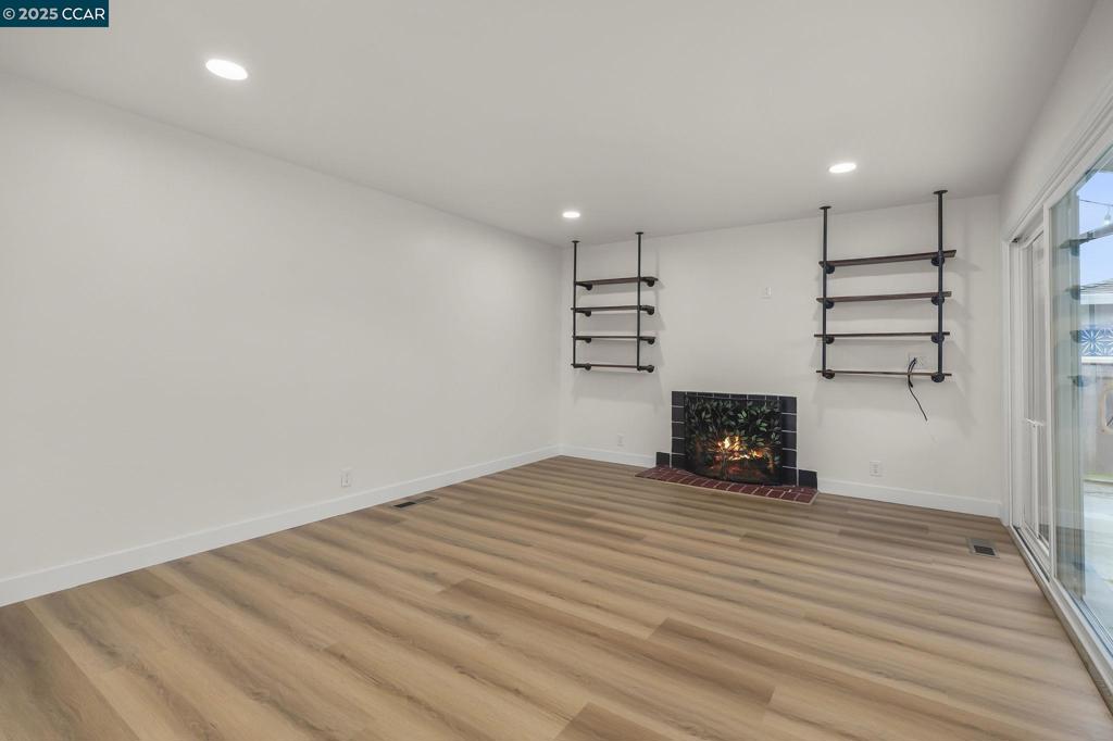 DANAESATES - Residential Lease