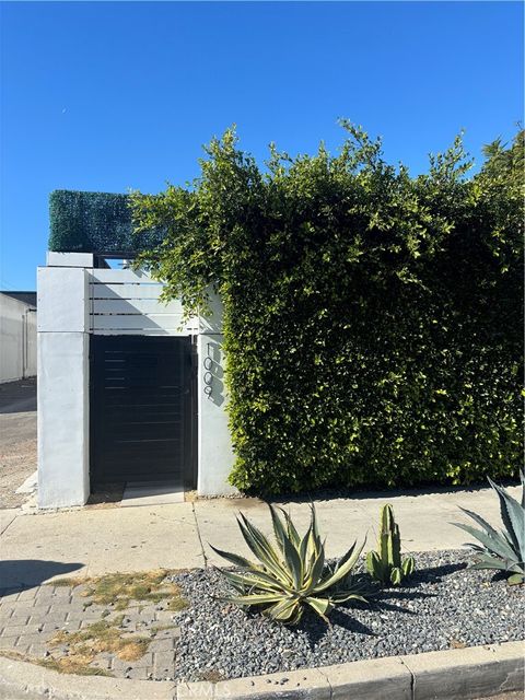 Photo of 1009 Palms, Venice, CA 90291 (MLS # DW26035766)