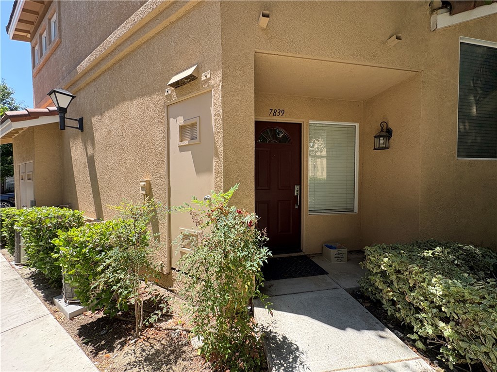 Beautiful townhouse located in the highly desired Monaco community of Anaheim Hills. This three-level home features an open and spacious floor plan with upgrades throughout, including modern appliances—refrigerator, washer, and dryer included. The versatile loft area can be used as an additional bedroom or office space. Enjoy resort-style amenities such as sparkling pools, relaxing spas, a fully equipped gym, tennis courts, and a clubhouse. Conveniently located near freeways, shopping, dining, and within a top-rated school district.
*all personal items shown in photos will be removed prior to move in*