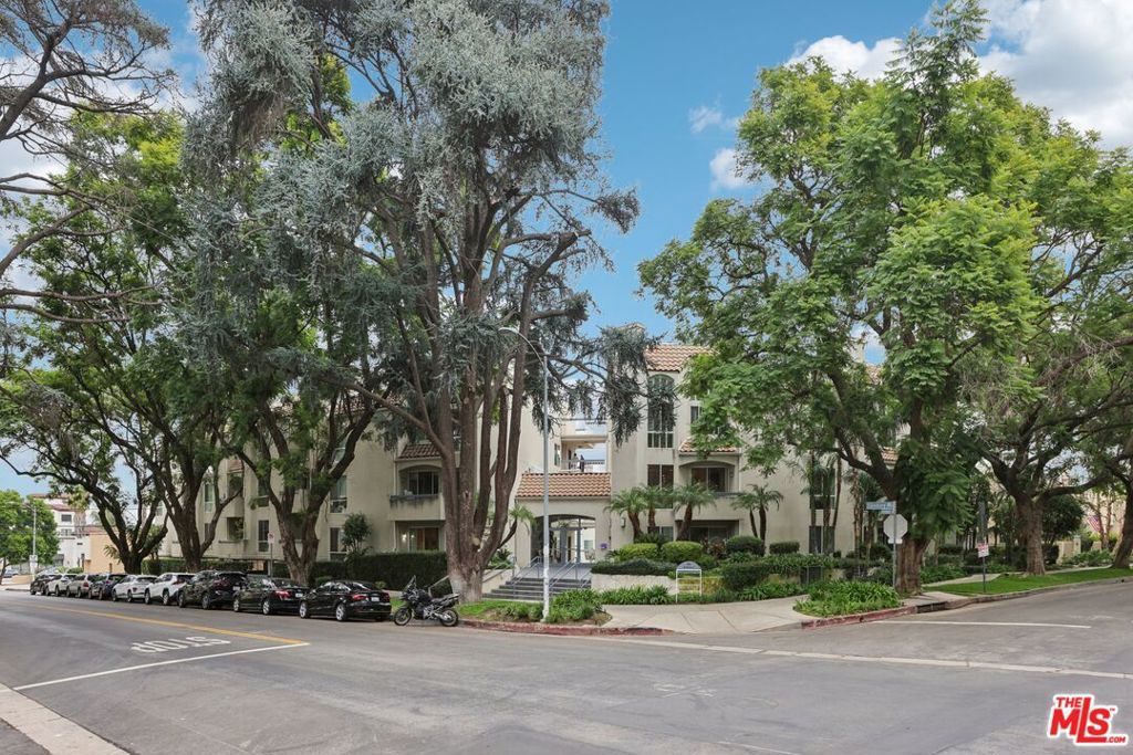 Photo of 4242 Stansbury Avenue #104, Sherman Oaks, CA 91423 (MLS # 25618495)