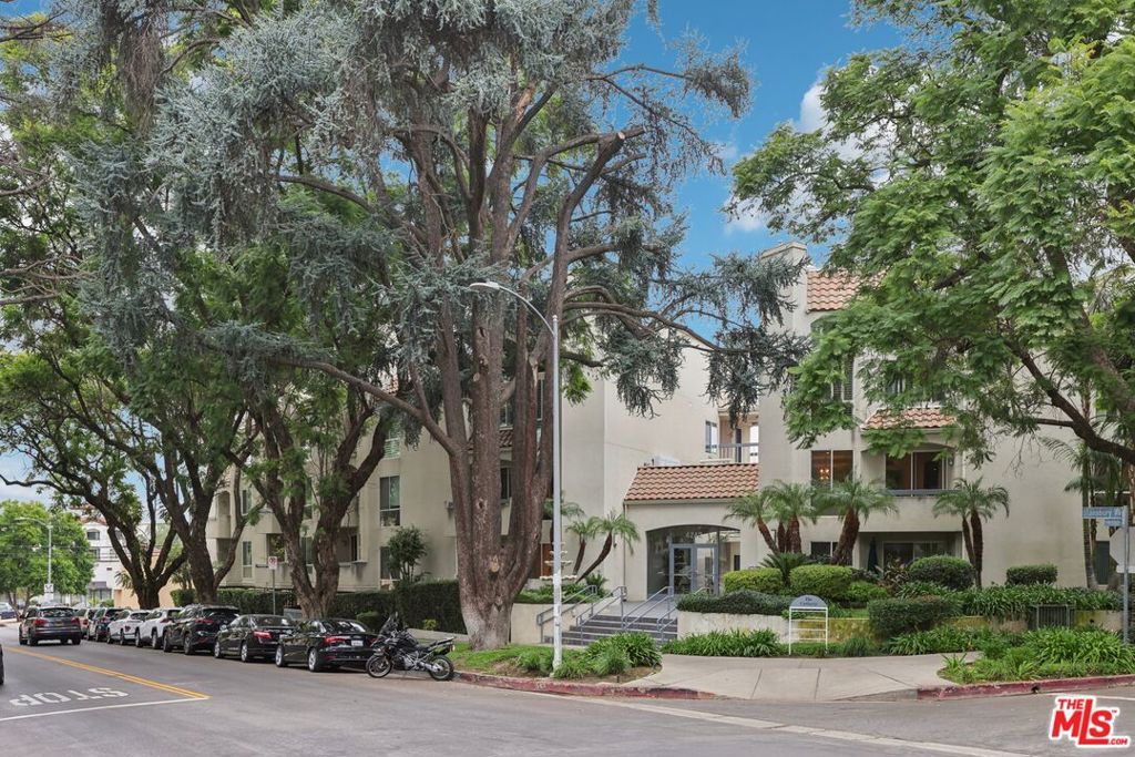 Photo of 4242 Stansbury Avenue #104, Sherman Oaks, CA 91423 (MLS # 25618495)