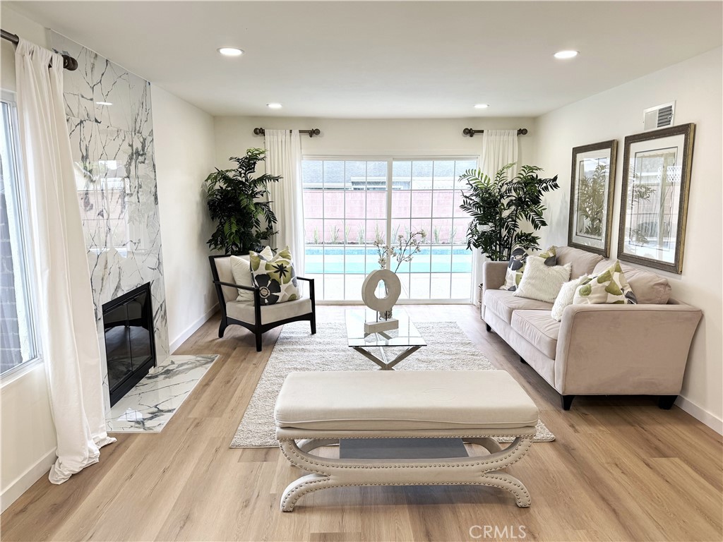 962 E Citrus Edge Street