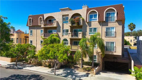 Photo of 8555 Cashio St APT 101, Los Angeles, CA 90035 ST, Los Angeles, CA 90035 (MLS # WS26182448)