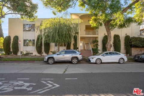 Photo of 8704 Gregory Way #1, Los Angeles, CA 90035 (MLS # 26636637)