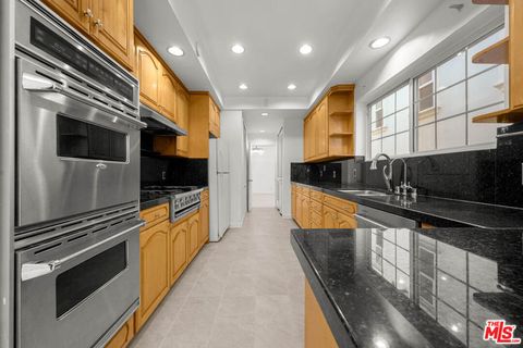 Photo of 8704 Gregory Way #1, Los Angeles, CA 90035 (MLS # 26636637)