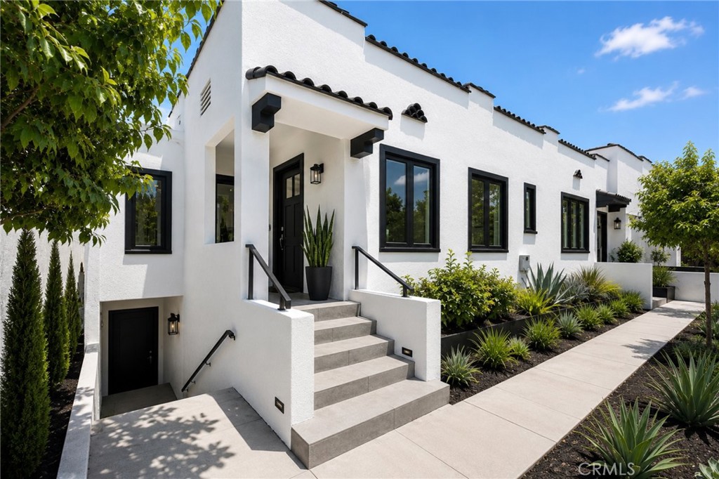 253 S Carondelet