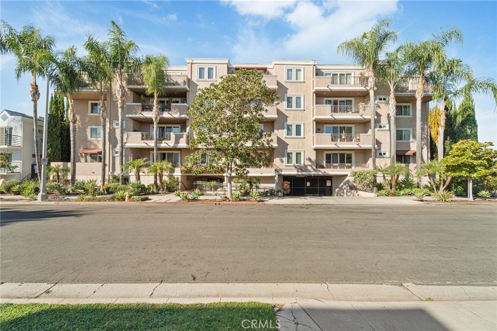 Photo of 4533 Vista Del Monte #102, Sherman Oaks, CA 91403 (MLS # SR25256518)