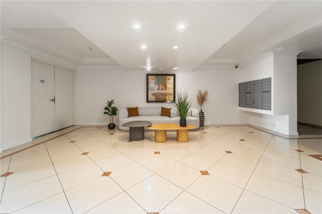 Photo of 4533 Vista Del Monte #102, Sherman Oaks, CA 91403 (MLS # SR25256518)