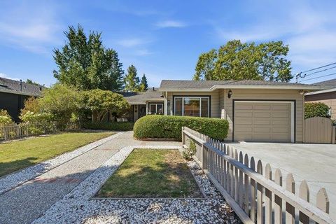 Photo of 312 E Oakwood Boulevard, Redwood City, CA 94061 (MLS # ML82054500)