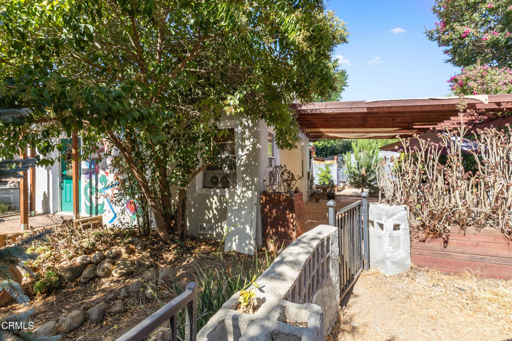 587 Vine Street