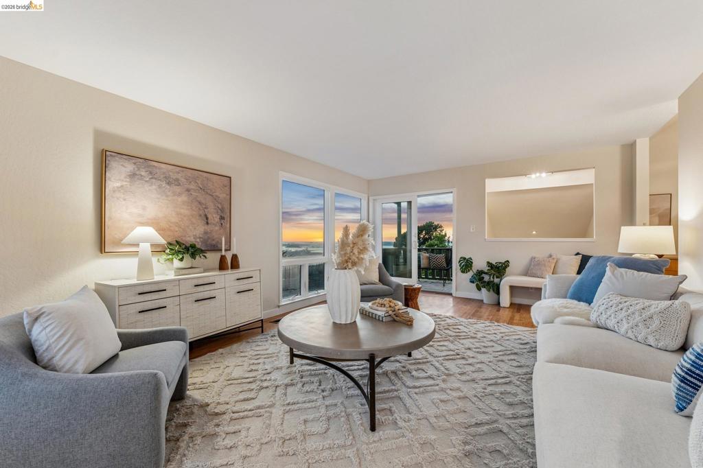 1701 Manzanita Dr