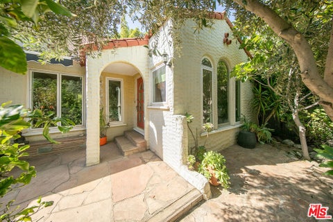 Photo of 2129 N Beachwood Drive, Los Angeles, CA 90068 (MLS # 26101993)