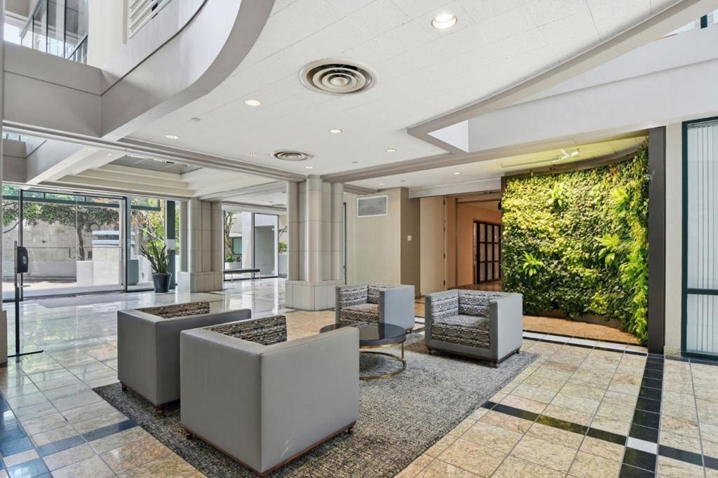 1 Daniel Burnham Court 722