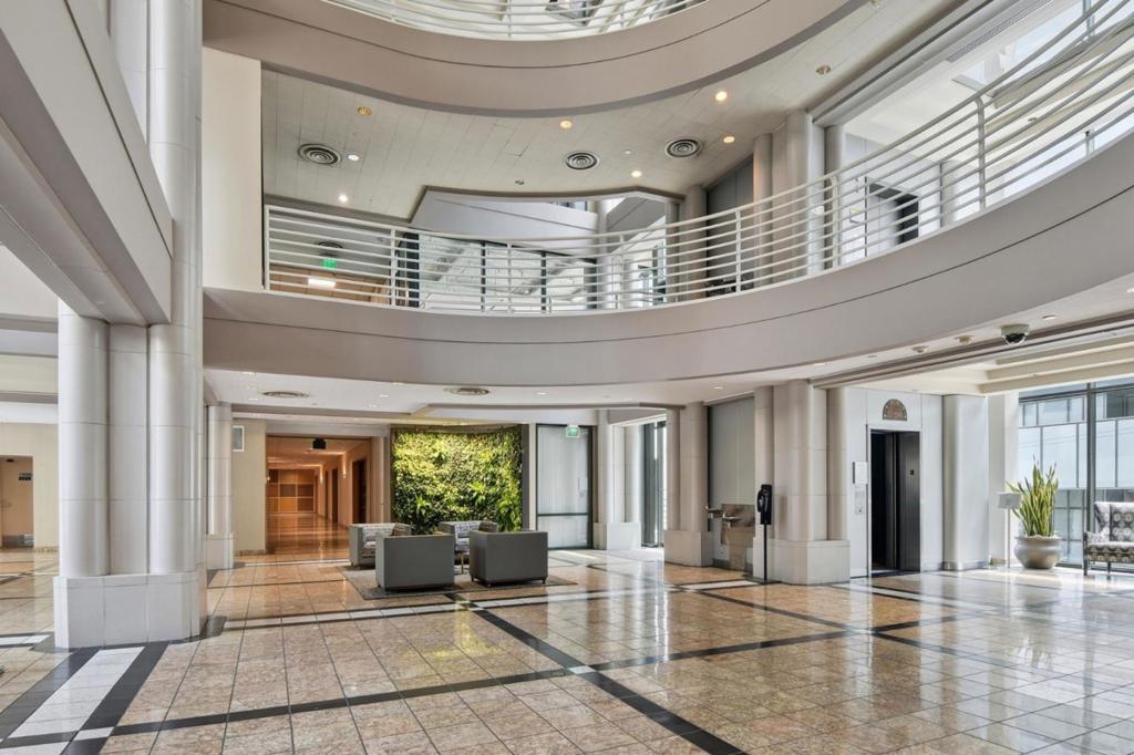 1 Daniel Burnham Court 722