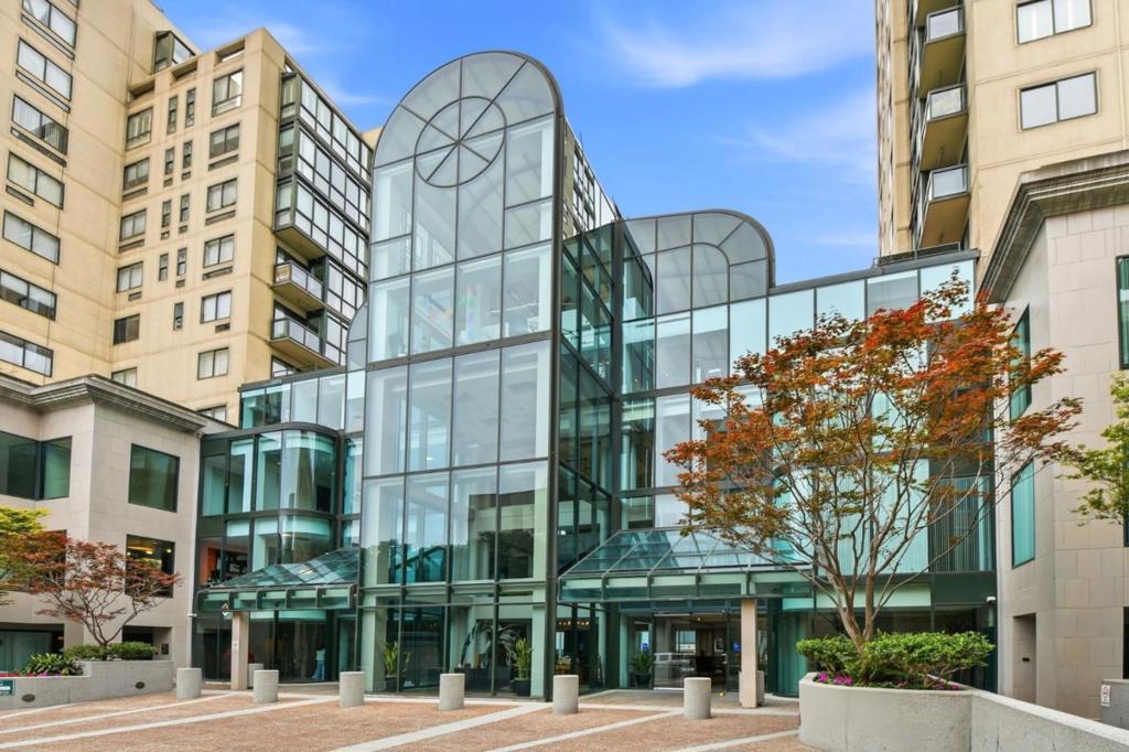 1 Daniel Burnham Court 722