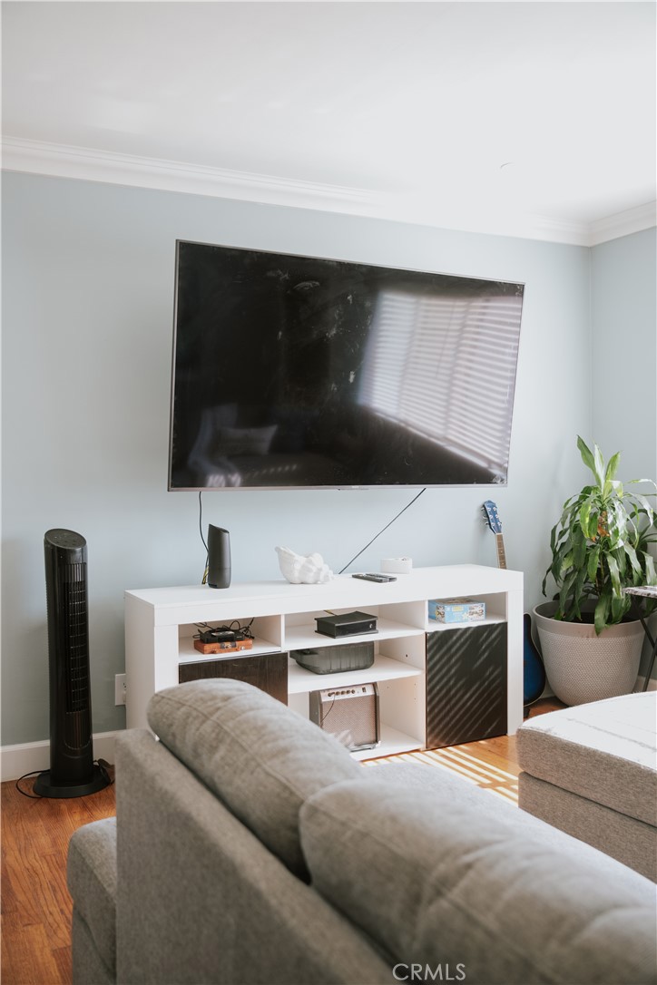 1223 W 187th Place