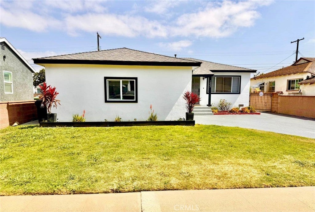 1223 W 187th Place