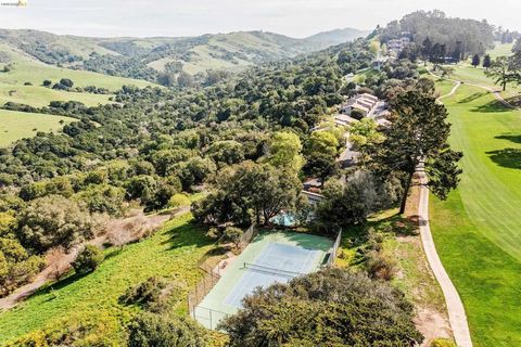 Photo of 407 407 Vista Heights Rd Rd, El Cerrito, CA 94530 (MLS # 41125204)