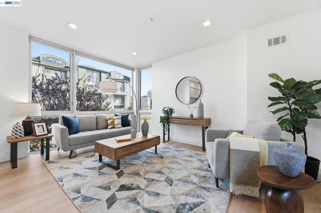 857 W Grand Ave, Oakland CA 94607