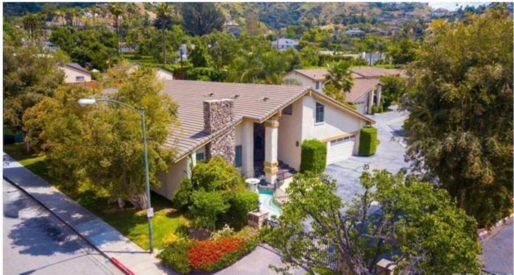 Photo of 1414 Valley View Rd. Road Rd #1, Glendale, CA 91202 (MLS # BB26060933)