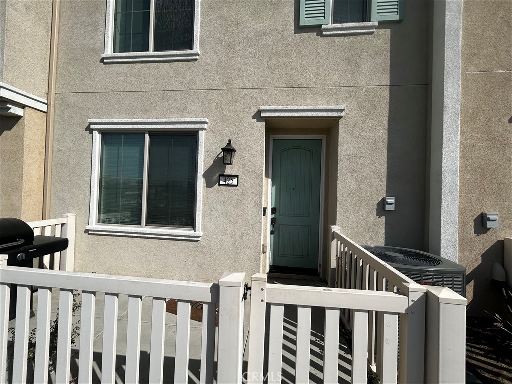 Foothill Grove community!!! This is a contemporary modern living unit centrally located in the heart of Rialto. Close to shopping and Freeways. The unit has upgraded flooring throughout. The master bath is newly remodeled with marble and glass. Three bedrooms upstairs, two baths upstairs and a half bath downstairs. The community has a pool and common area with playground and a clubhouse. Home has solar.