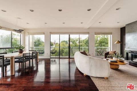 Photo of 812 N Croft Avenue #301, West Hollywood, CA 90069 (MLS # 26671207)