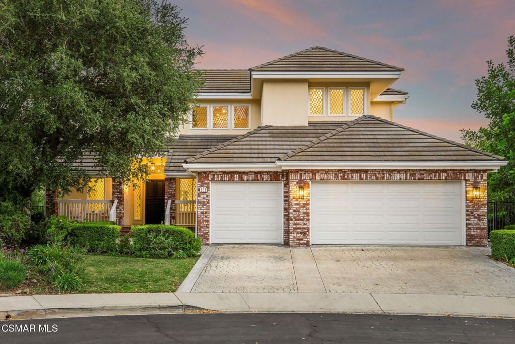 Photo of 930 Ravensbury Street, Lake Sherwood, CA 91361 (MLS # 225005380)