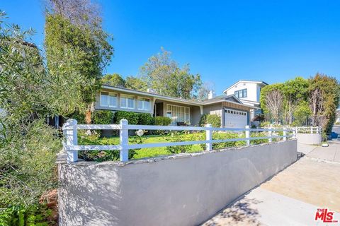 Photo of 125 S Saltair Avenue, Los Angeles, CA 90049 (MLS # 26654339)