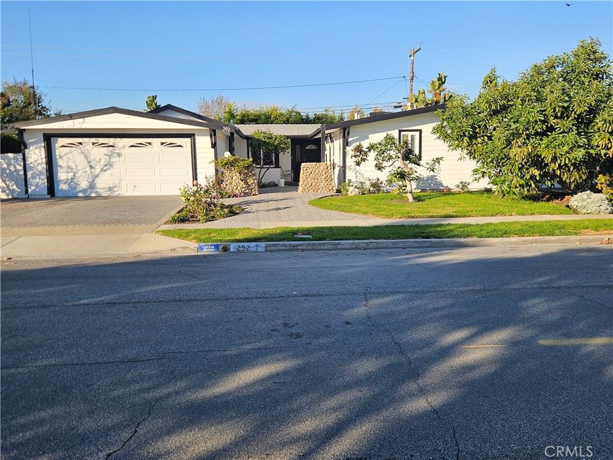 In the charming neighborhood of College Park, this spacious 2000 sf home is fitted with a new kitchen and bathrooms. An addition in the rear of the home gives an extra 400 sf of entertaining/relaxing area. This quiet neighborhood is just miles from the beach, world class shopping and close to the elementary school.