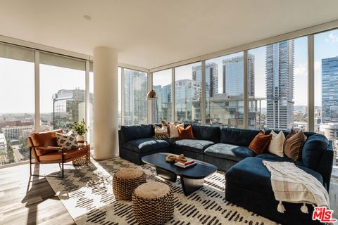 Photo of 1050 S Grand Avenue #1901, Los Angeles, CA 90015 (MLS # 26655569)