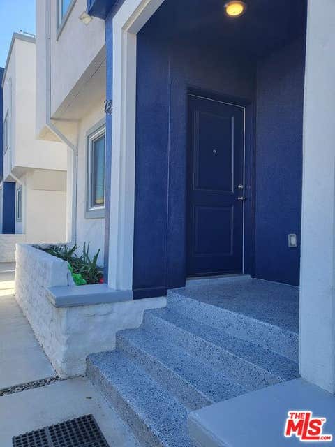 Photo of 2758 W 12th Street, Los Angeles, CA 90006 (MLS # 26867085)